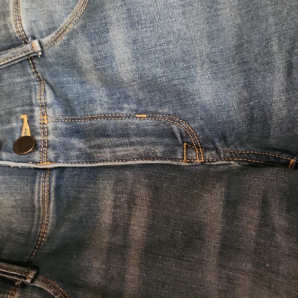 Shorts - Picture 7 of 11